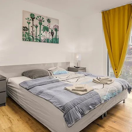 شقة Bright Modern With Terrace And Underground Garage